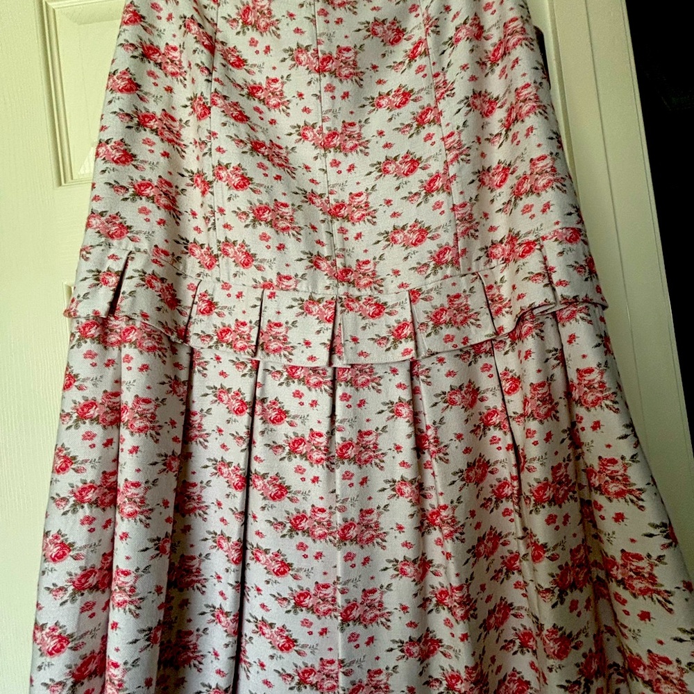 Floral Pink Skirt
Gently used